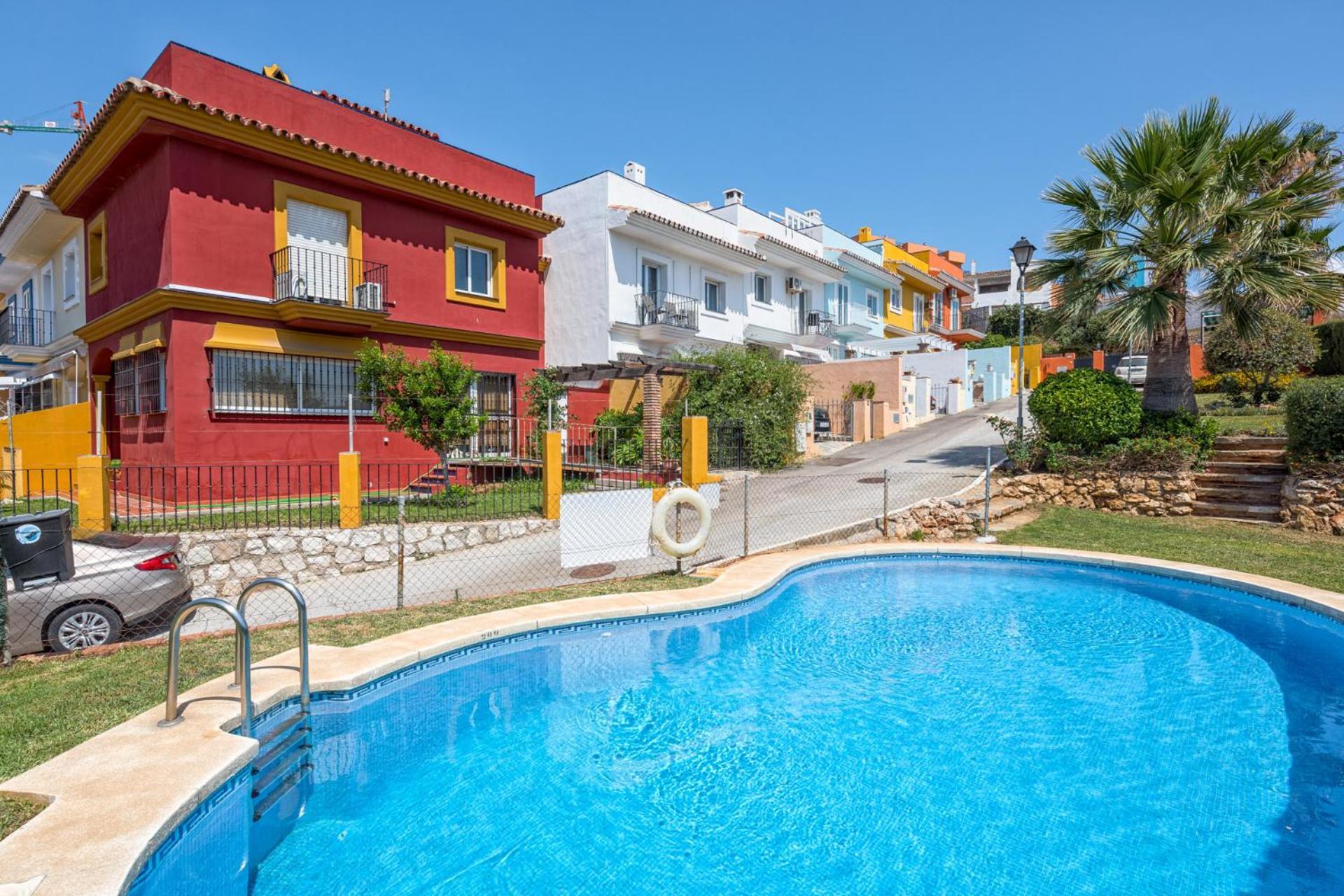 Castillo Sohail Townhouse Near The Beach By Costarentals - Ref 101 فوينخيرولا المظهر الخارجي الصورة